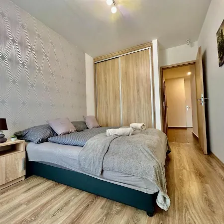 Universityaquaticumgreatforestclinicalcenter