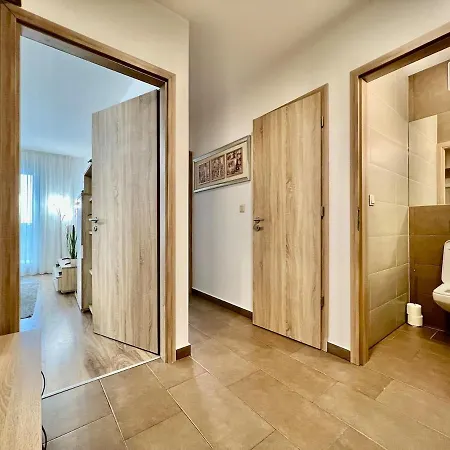 Universityaquaticumgreatforestclinicalcenter *