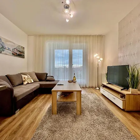 Universityaquaticumgreatforestclinicalcenter *