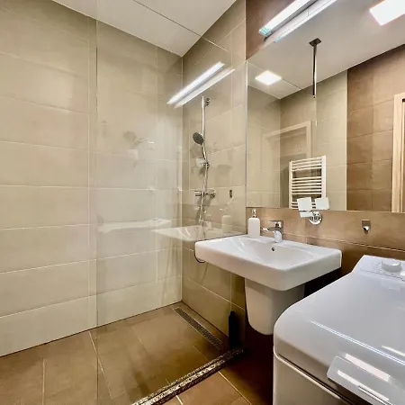 Apartament Universityaquaticumgreatforestclinicalcenter