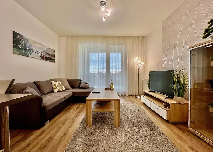 Universityaquaticumgreatforestclinicalcenter *