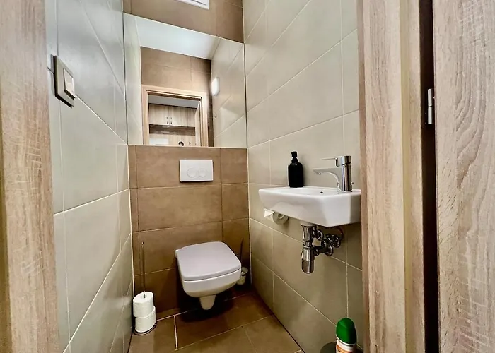 Universityaquaticumgreatforestclinicalcenter