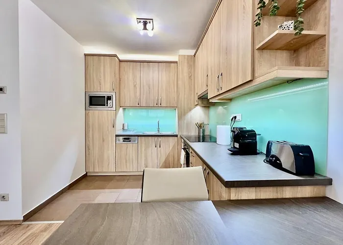 Universityaquaticumgreatforestclinicalcenter דירה