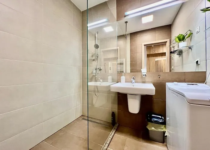 Universityaquaticumgreatforestclinicalcenter