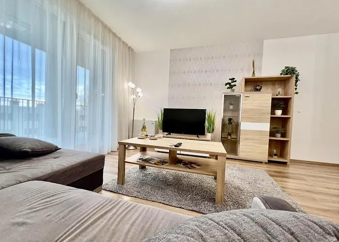 Universityaquaticumgreatforestclinicalcenter דירה