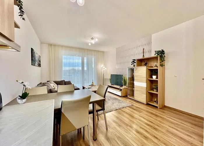 Universityaquaticumgreatforestclinicalcenter דירה *