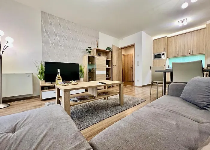 Universityaquaticumgreatforestclinicalcenter *